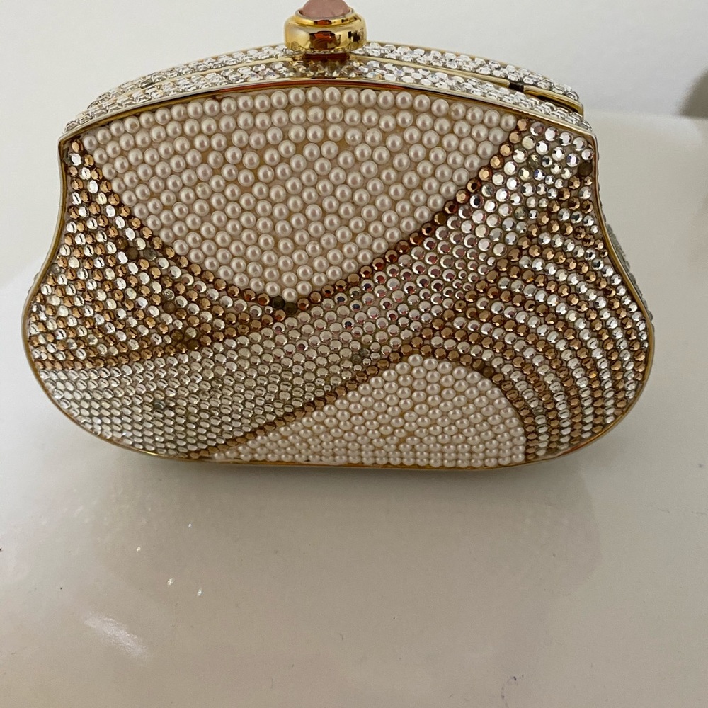 Judith Leiber Cluth - Picture 3 of 6